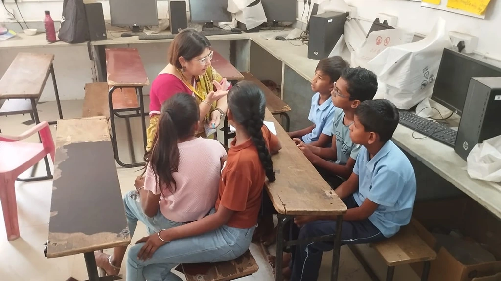 An FGD (Focus Group Discussion) in a bridge course