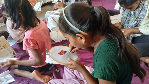 We opened another wonderful book, “Cut-piece Kumar”, in which the protagonist lovingly stitches a mat for his upcoming sibling. The story led to a discussion about how we can express care and affection through things we make with our own hands and follow our interests. The children decided to create something for their loved ones by learning simple stitching techniques.